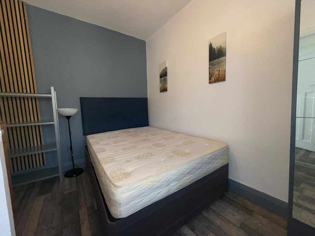 Flat 12, 64-82 Myrdle Street