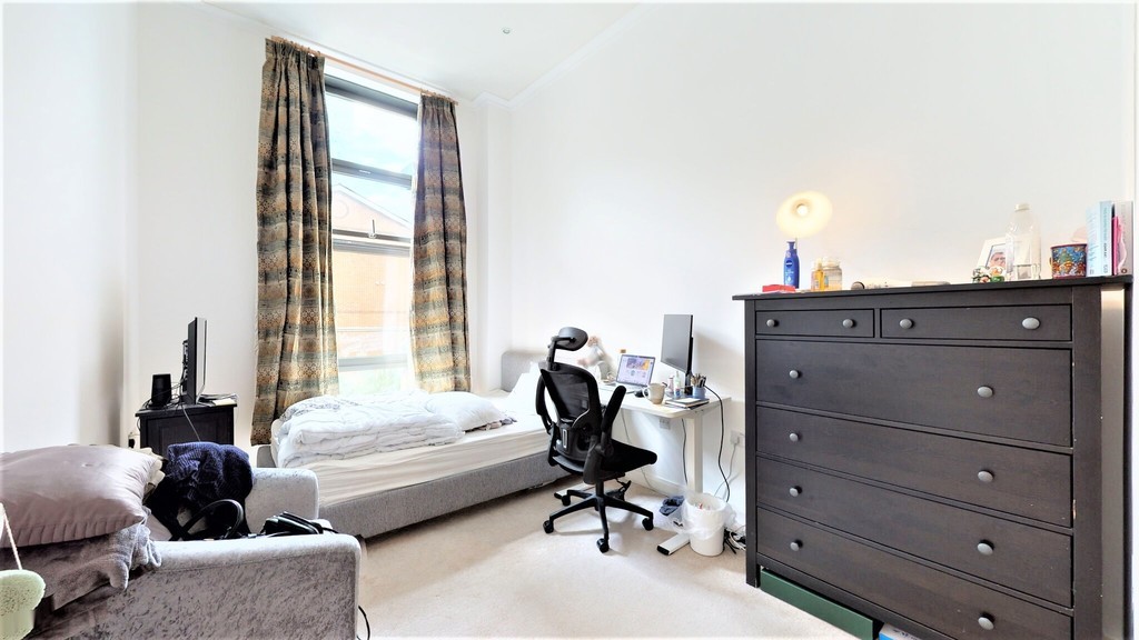 Flat 2, Discovery Dock West, 2 South Quay Square, London, E14 9RT