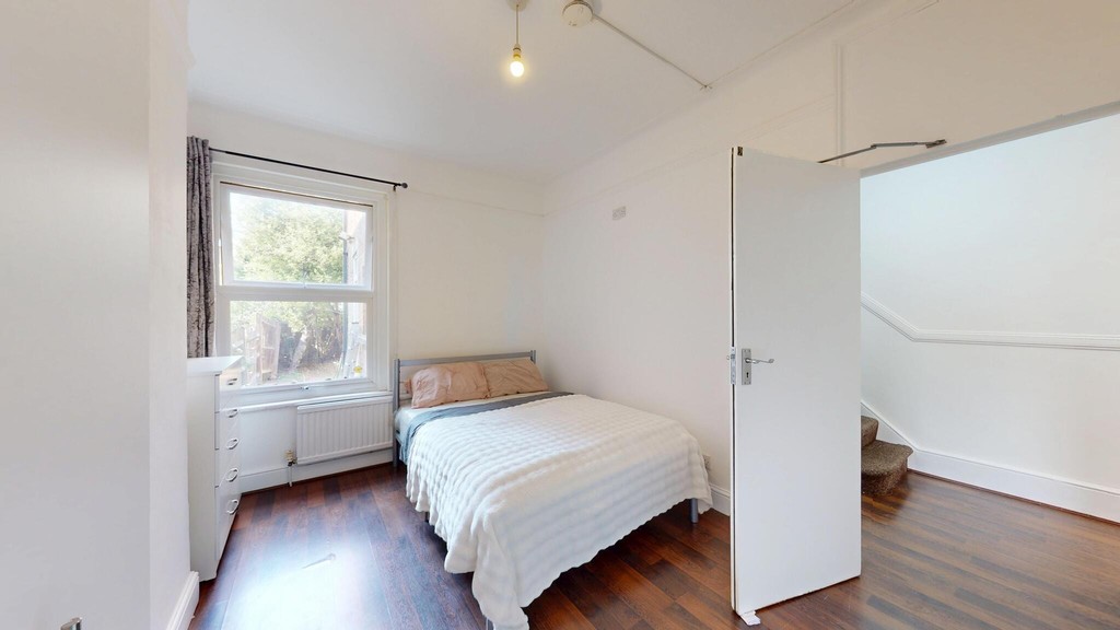 Gladstone Ave, N22